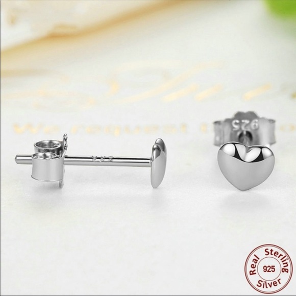 ✔️SuperDelicate925SilverHeartStudsClassicChic - Picture 3 of 3